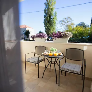 Apartment Iris, Kastela